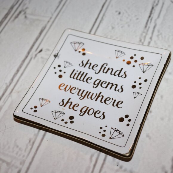 💎 Trinket Dish · 4.5" “She Finds Little Gems Everywhere She Goes” · Gold White - Picture 3 of 4